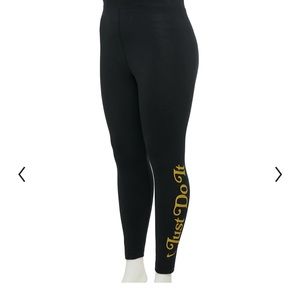 Nike leggings Women’s 3x Black and Gold Metallic.